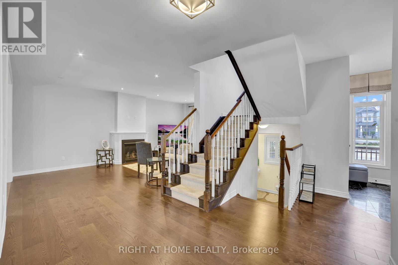 288 Raymond Road, Hamilton, Ontario  L9K 0H8 - Photo 7 - X12431415