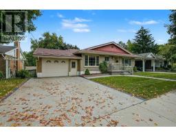 28 MEADOW CRESCENT, Kitchener, Ontario