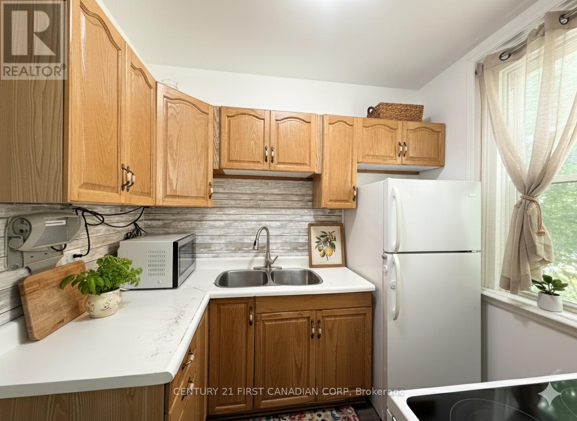 197 Clarence Street, London East, Ontario  N6B 2J8 - Photo 6 - X12427364