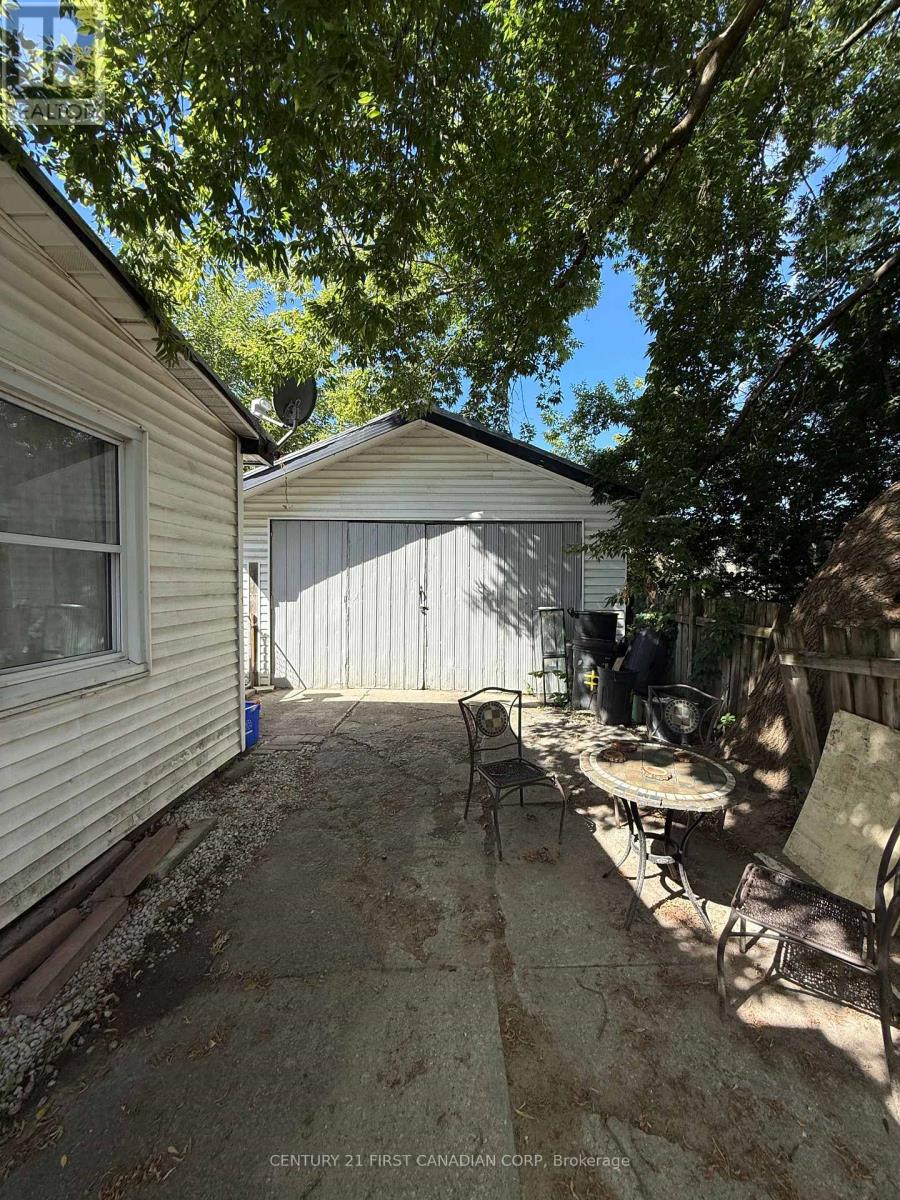 197 Clarence Street, London East, Ontario  N6B 2J8 - Photo 7 - X12427364