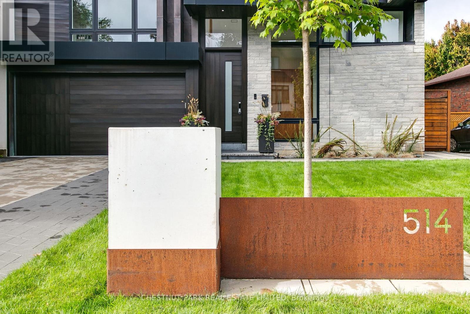 514 Douglas Avenue, Toronto, Ontario  M5M 1H5 - Photo 3 - C12431455