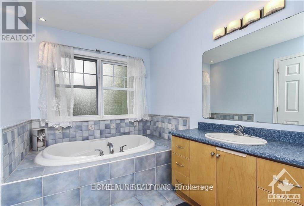 517 Devonwood Circle, Ottawa, Ontario  K1T 4E4 - Photo 19 - X12431465