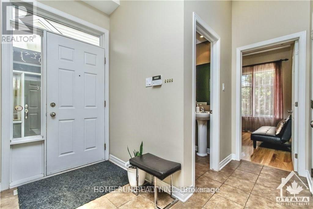 517 Devonwood Circle, Ottawa, Ontario  K1T 4E4 - Photo 3 - X12431465