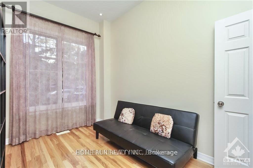 517 Devonwood Circle, Ottawa, Ontario  K1T 4E4 - Photo 4 - X12431465