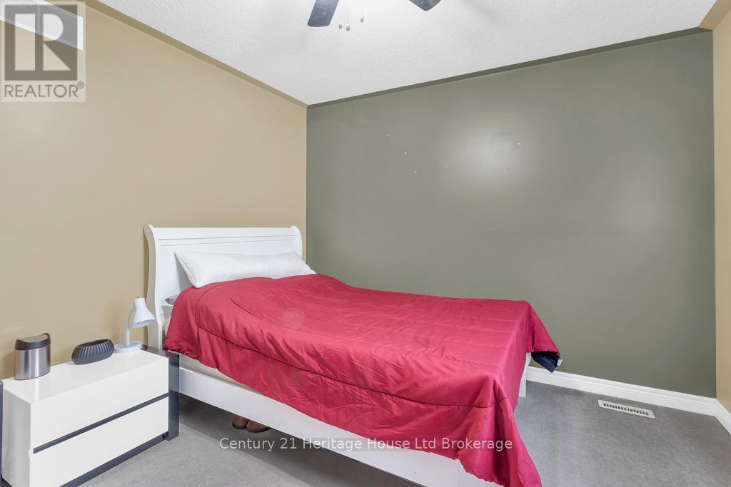 51 Barker Street, Tillsonburg, Ontario  N4G 5N7 - Photo 11 - X12431467