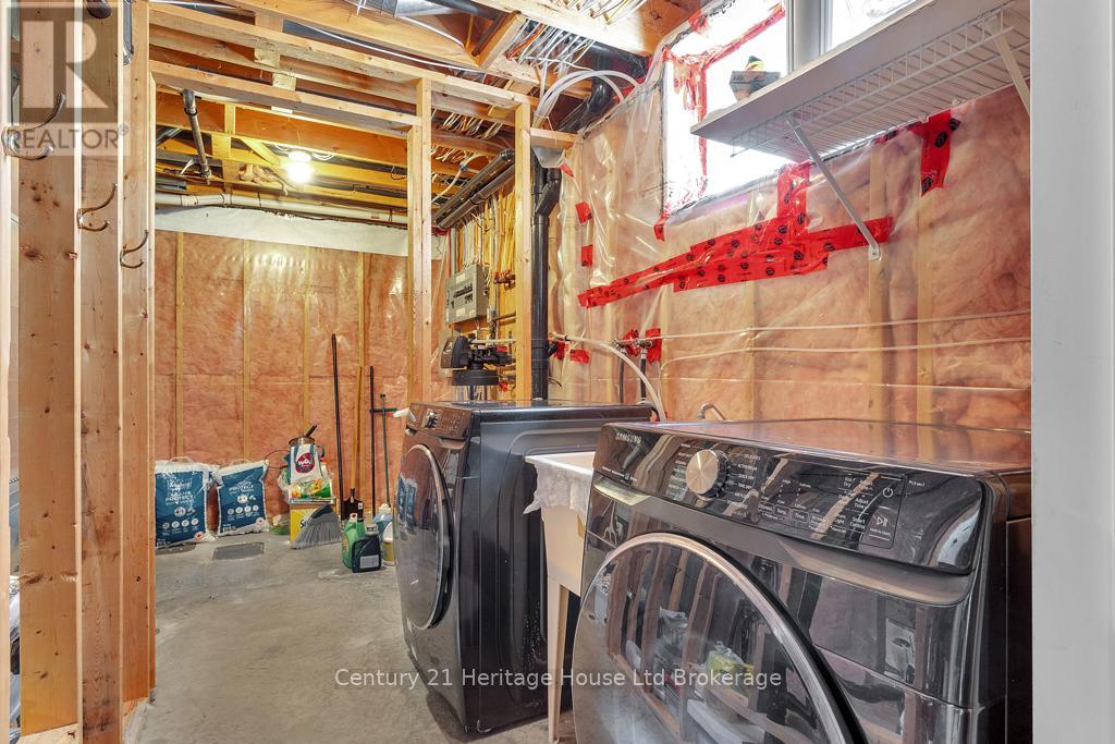 51 Barker Street, Tillsonburg, Ontario  N4G 5N7 - Photo 17 - X12431467
