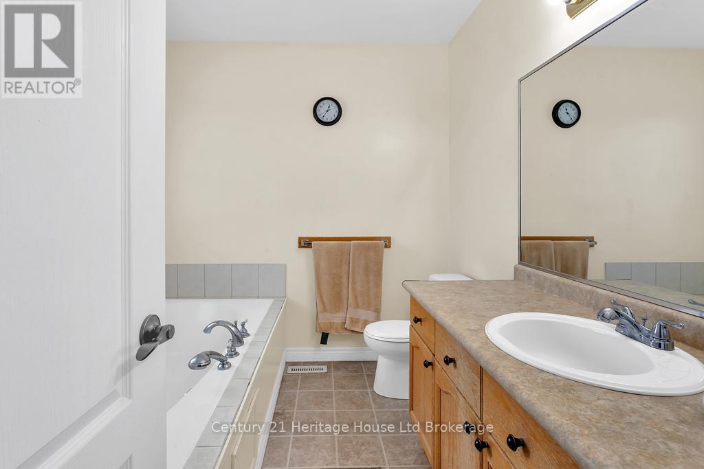 51 Barker Street, Tillsonburg, Ontario  N4G 5N7 - Photo 24 - X12431467