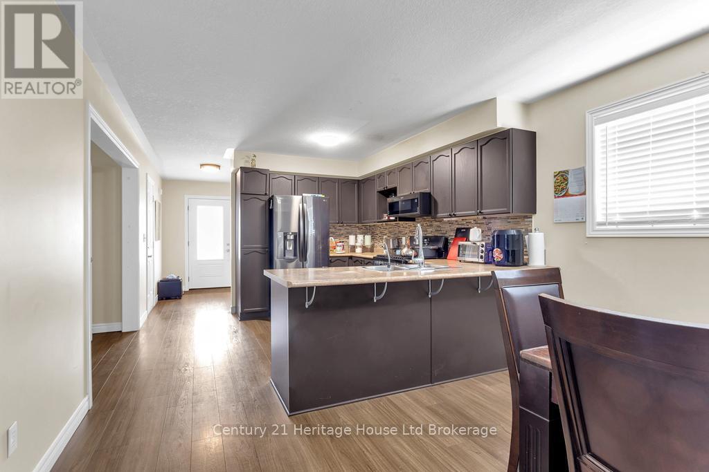 51 Barker Street, Tillsonburg, Ontario  N4G 5N7 - Photo 5 - X12431467