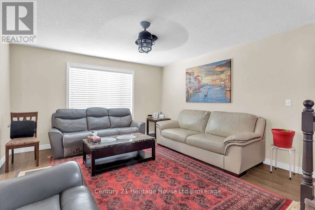 51 Barker Street, Tillsonburg, Ontario  N4G 5N7 - Photo 8 - X12431467