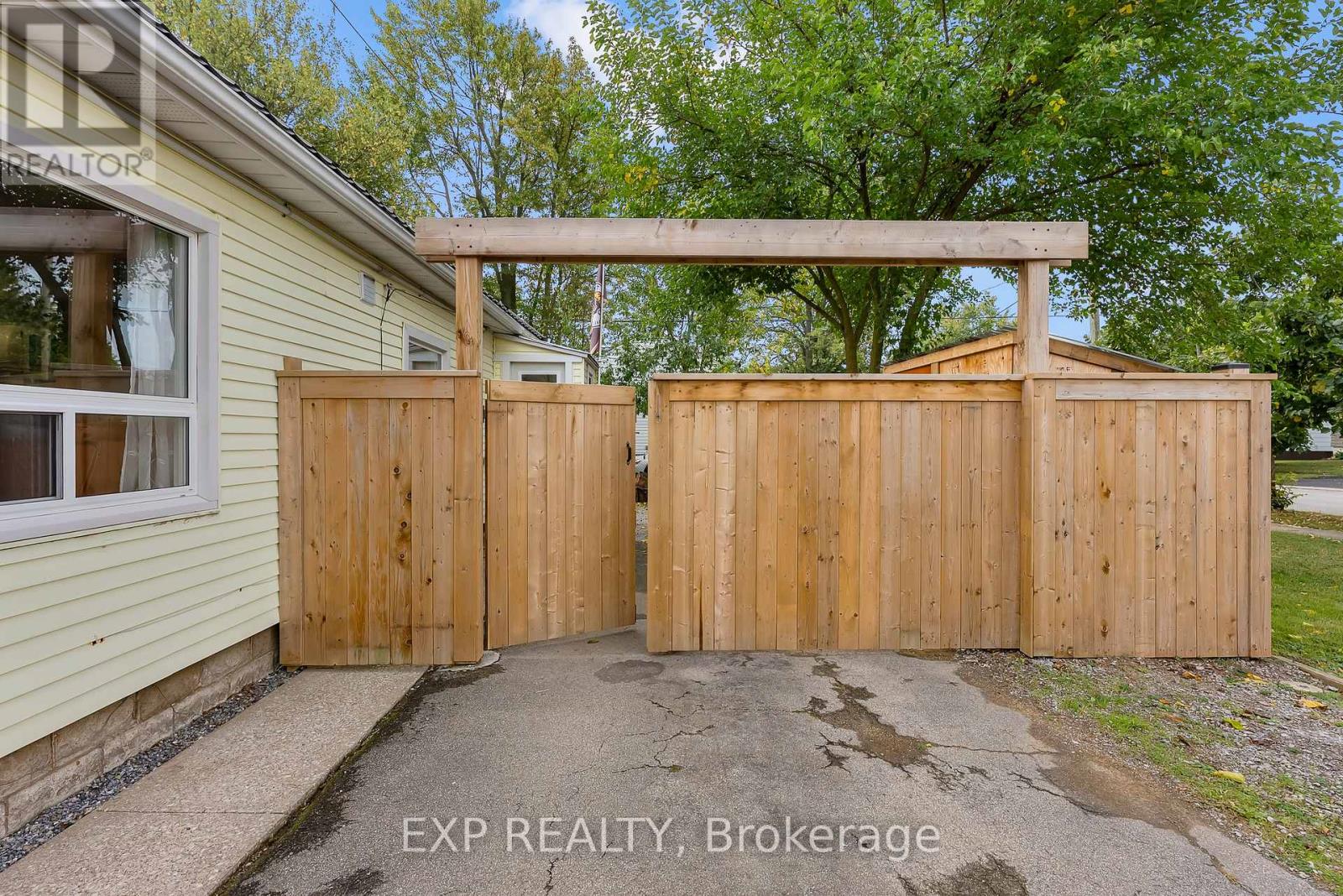 176 Idylewylde Street, Fort Erie, Ontario  L2A 2L6 - Photo 31 - X12431469