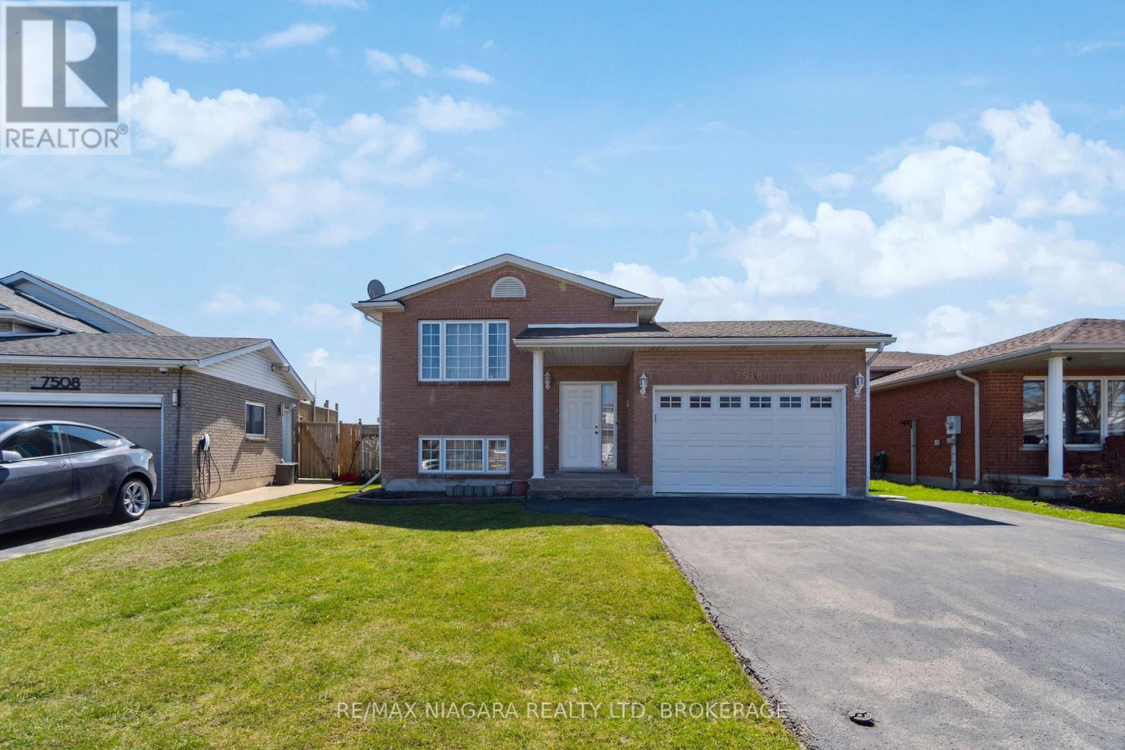 7516 Monastery Drive, Niagara Falls (Mt. Carmel), Ontario  L2H 3A7 - Photo 1 - X12431470