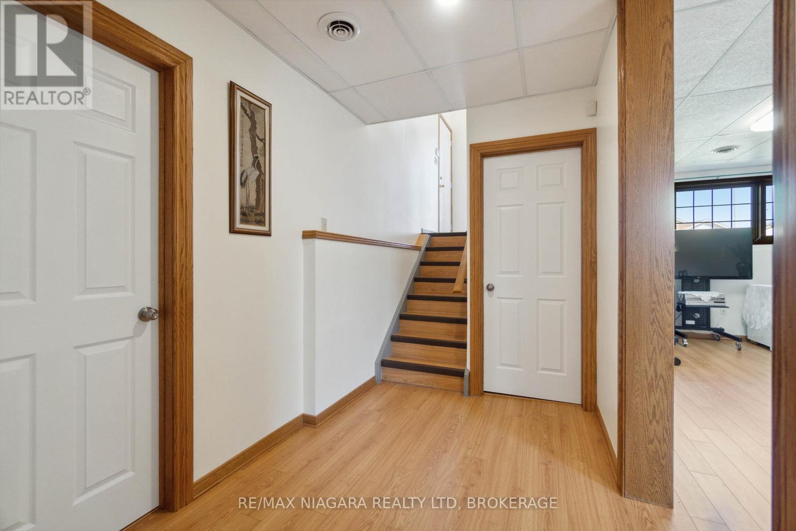 7516 Monastery Drive, Niagara Falls (Mt. Carmel), Ontario  L2H 3A7 - Photo 10 - X12431470