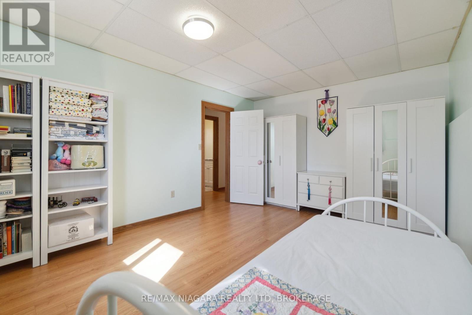7516 Monastery Drive, Niagara Falls (Mt. Carmel), Ontario  L2H 3A7 - Photo 13 - X12431470