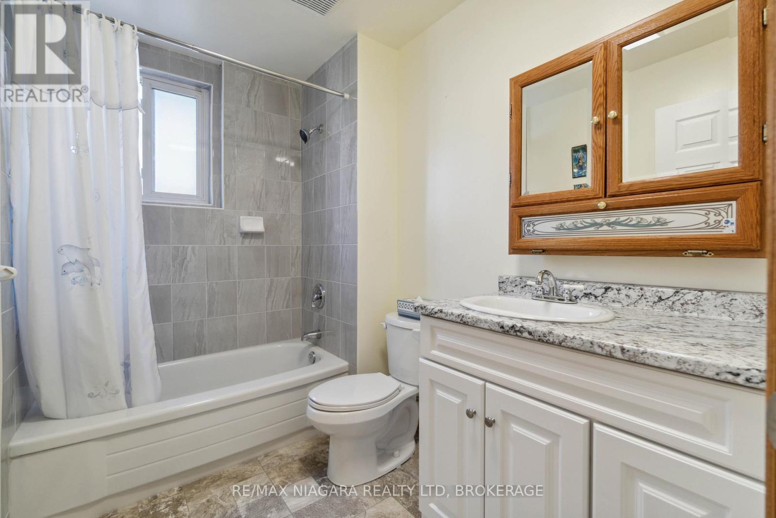 7516 Monastery Drive, Niagara Falls (Mt. Carmel), Ontario  L2H 3A7 - Photo 15 - X12431470