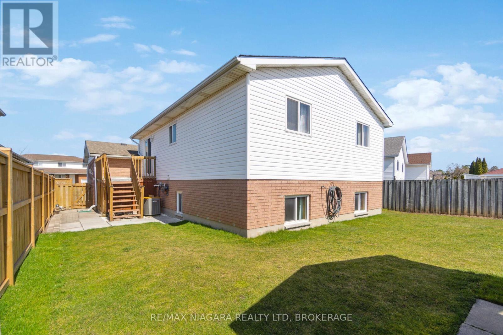 7516 Monastery Drive, Niagara Falls (Mt. Carmel), Ontario  L2H 3A7 - Photo 18 - X12431470