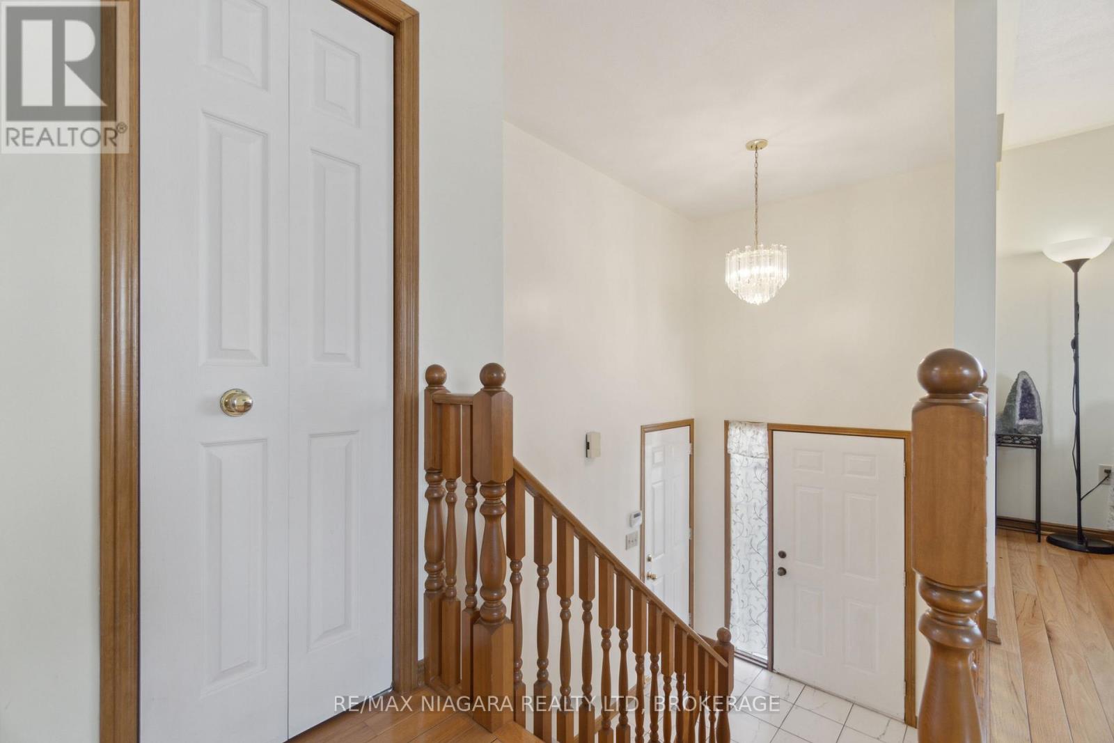 7516 Monastery Drive, Niagara Falls (Mt. Carmel), Ontario  L2H 3A7 - Photo 2 - X12431470