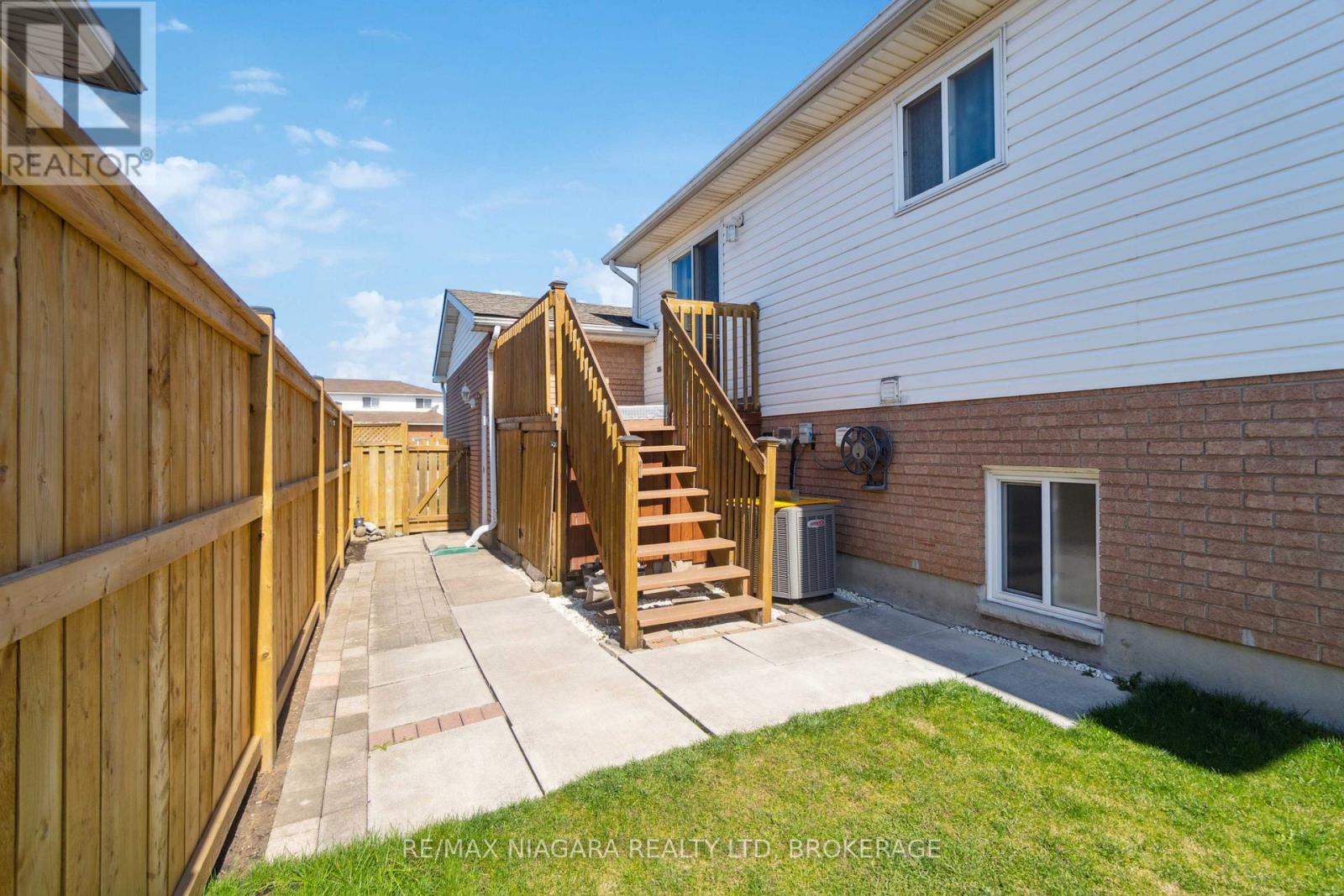 7516 Monastery Drive, Niagara Falls (Mt. Carmel), Ontario  L2H 3A7 - Photo 20 - X12431470