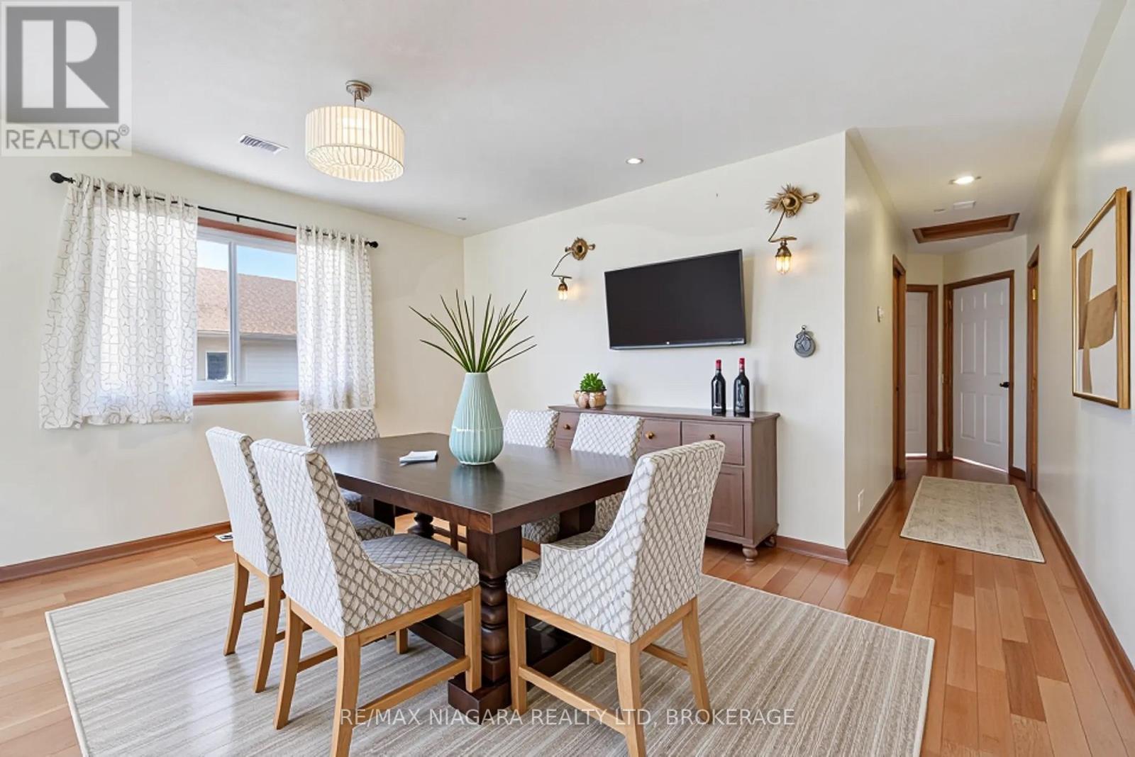 7516 Monastery Drive, Niagara Falls (Mt. Carmel), Ontario  L2H 3A7 - Photo 4 - X12431470