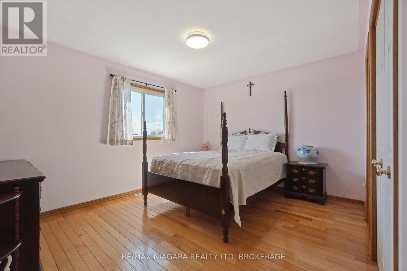 7516 Monastery Drive, Niagara Falls (Mt. Carmel), Ontario  L2H 3A7 - Photo 6 - X12431470