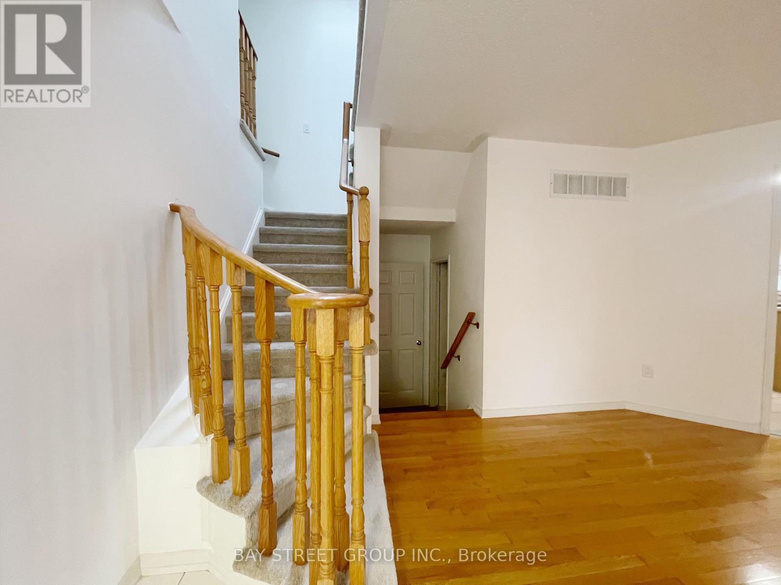 15 Futura Avenue, Richmond Hill, Ontario  L4S 1V2 - Photo 12 - N12431433