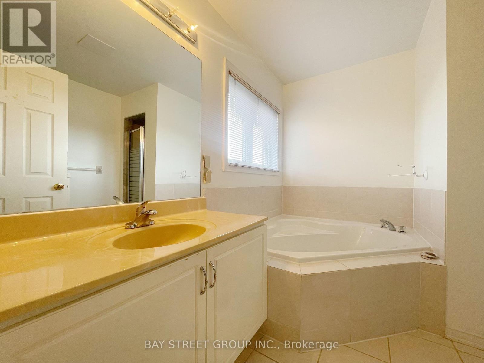 15 Futura Avenue, Richmond Hill, Ontario  L4S 1V2 - Photo 15 - N12431433
