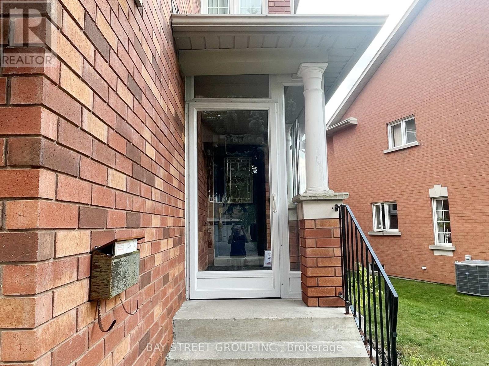 15 Futura Avenue, Richmond Hill, Ontario  L4S 1V2 - Photo 2 - N12431433