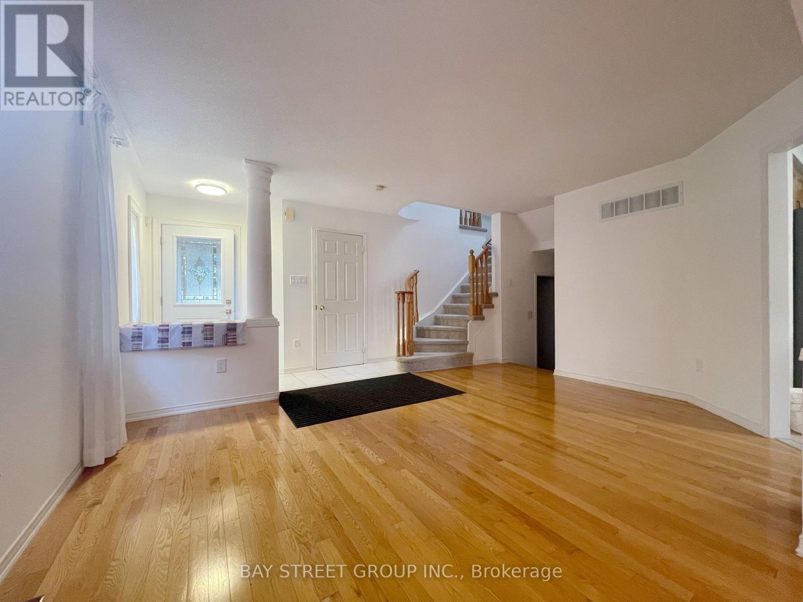 15 Futura Avenue, Richmond Hill, Ontario  L4S 1V2 - Photo 3 - N12431433