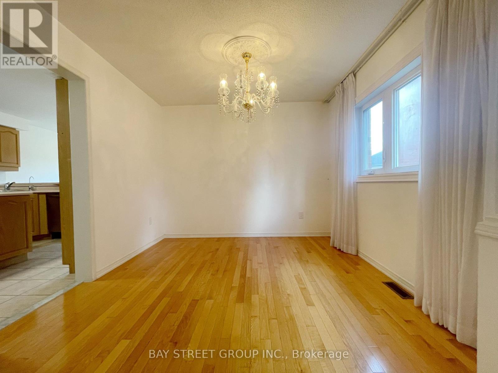 15 Futura Avenue, Richmond Hill, Ontario  L4S 1V2 - Photo 4 - N12431433