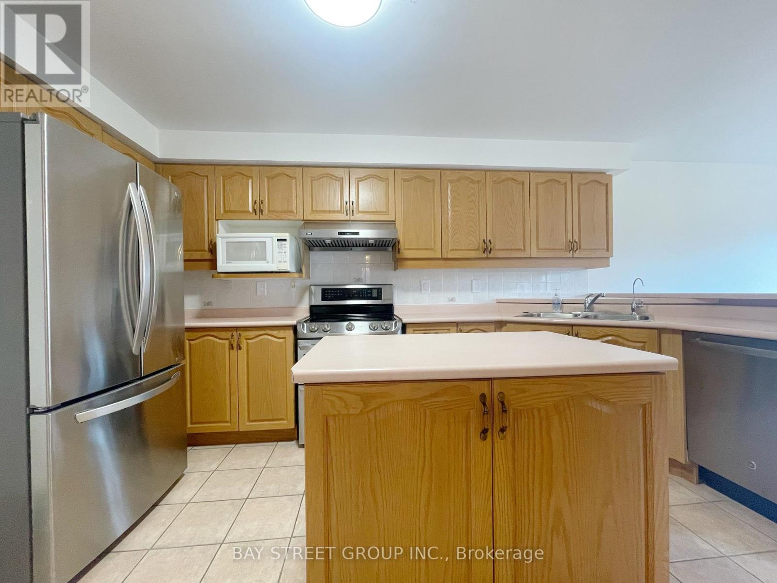15 Futura Avenue, Richmond Hill, Ontario  L4S 1V2 - Photo 5 - N12431433