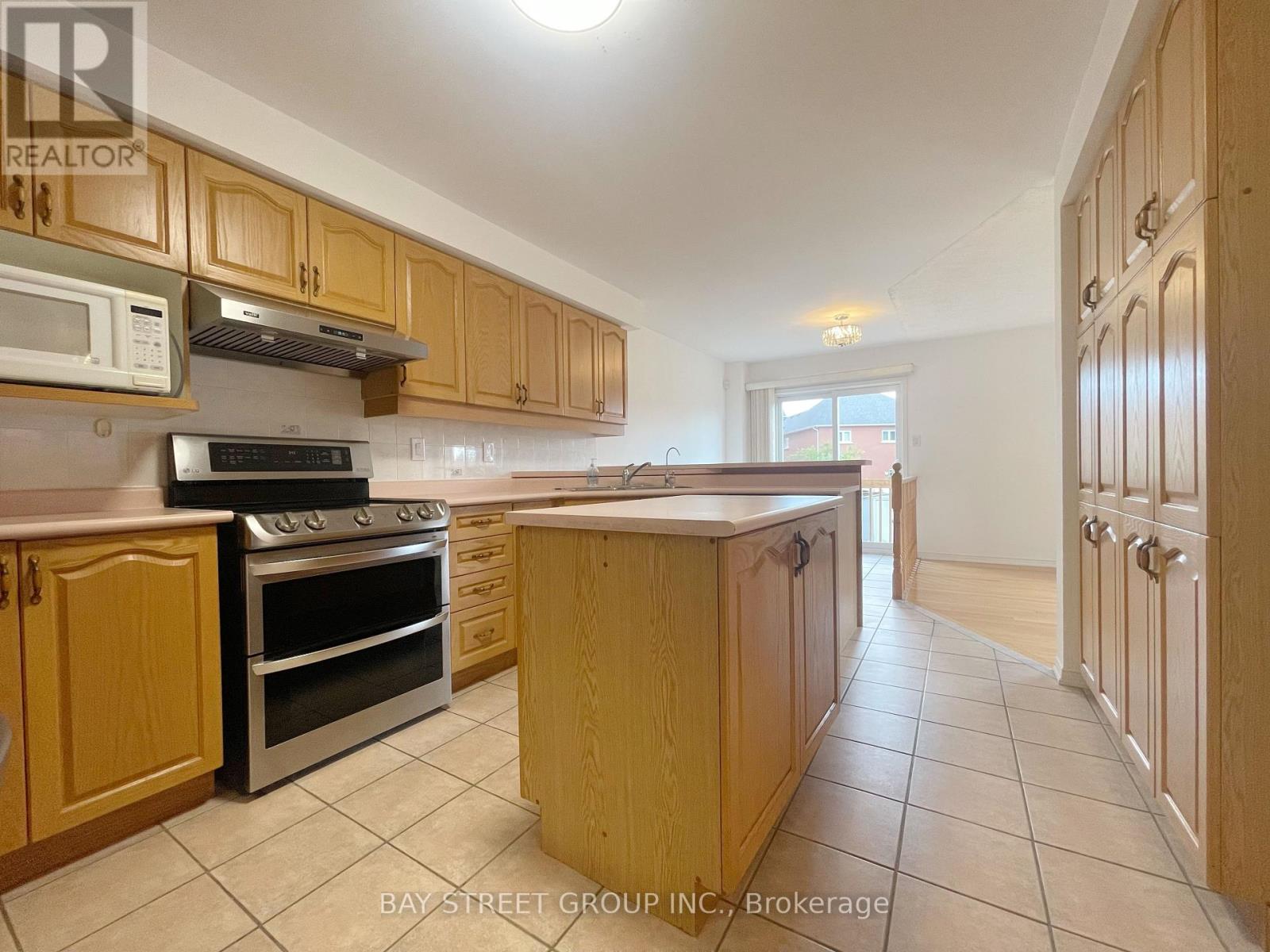 15 Futura Avenue, Richmond Hill, Ontario  L4S 1V2 - Photo 6 - N12431433