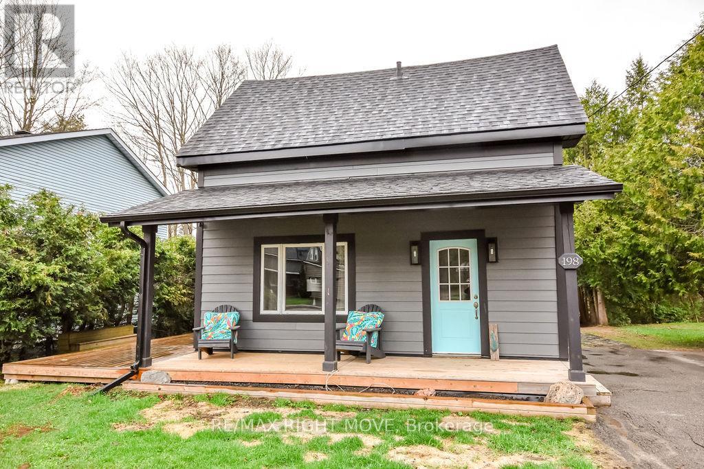 198 Woodchester Avenue, Bracebridge, Ontario  P1L 1H8 - Photo 2 - X12431447