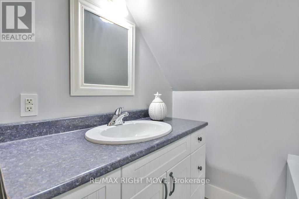 198 Woodchester Avenue, Bracebridge, Ontario  P1L 1H8 - Photo 24 - X12431447