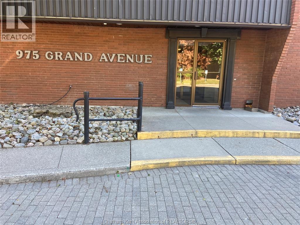 MLS# 25024631: 975 Grand AVENUE West Unit# 102, Chatham, Canada