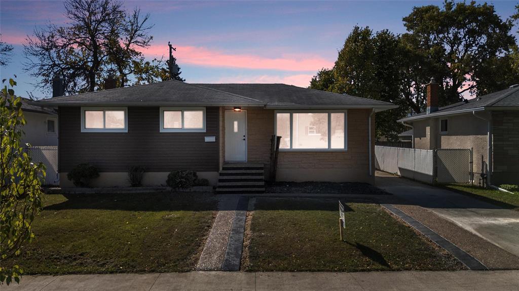498 Edison Avenue, Winnipeg, Manitoba  R2G 0M4 - Photo 1 - 202525342