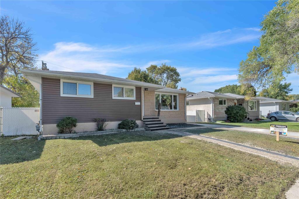 498 Edison Avenue, Winnipeg, Manitoba  R2G 0M4 - Photo 2 - 202525342