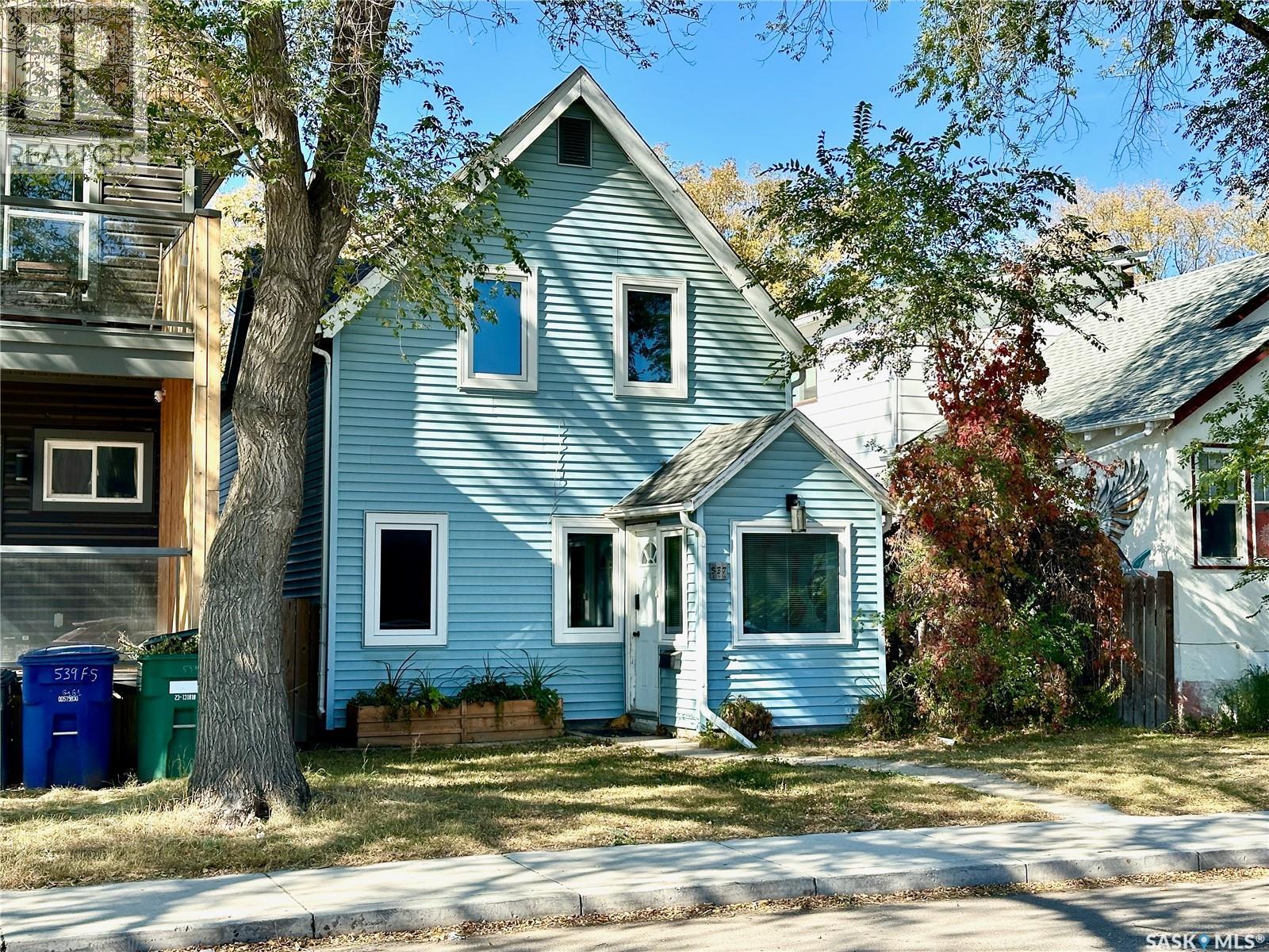 537 F Avenue S, Saskatoon, Saskatchewan  S7M 1T6 - Photo 1 - SK019566
