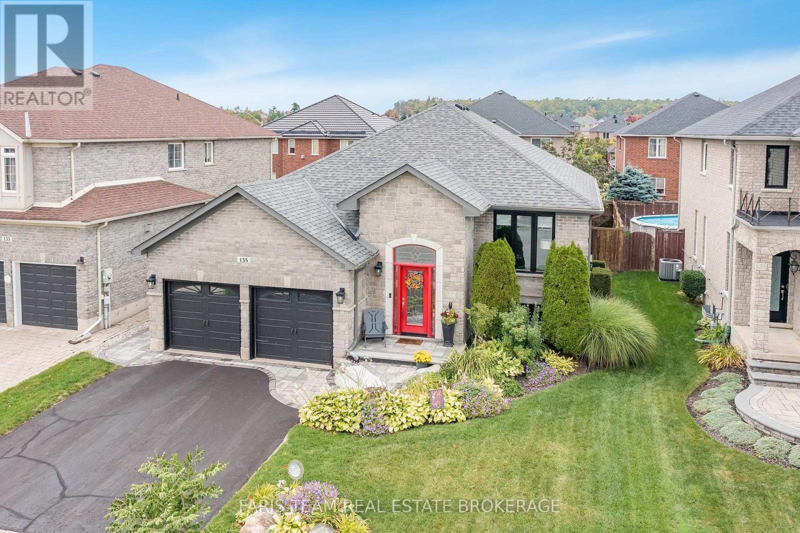 135 SANDRINGHAM DRIVE, Barrie, Ontario