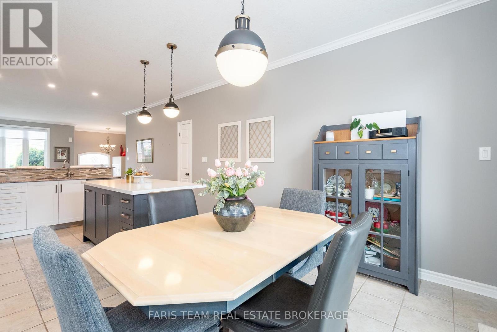 135 Sandringham Drive, Barrie, Ontario  L4N 0Y9 - Photo 12 - S12431464
