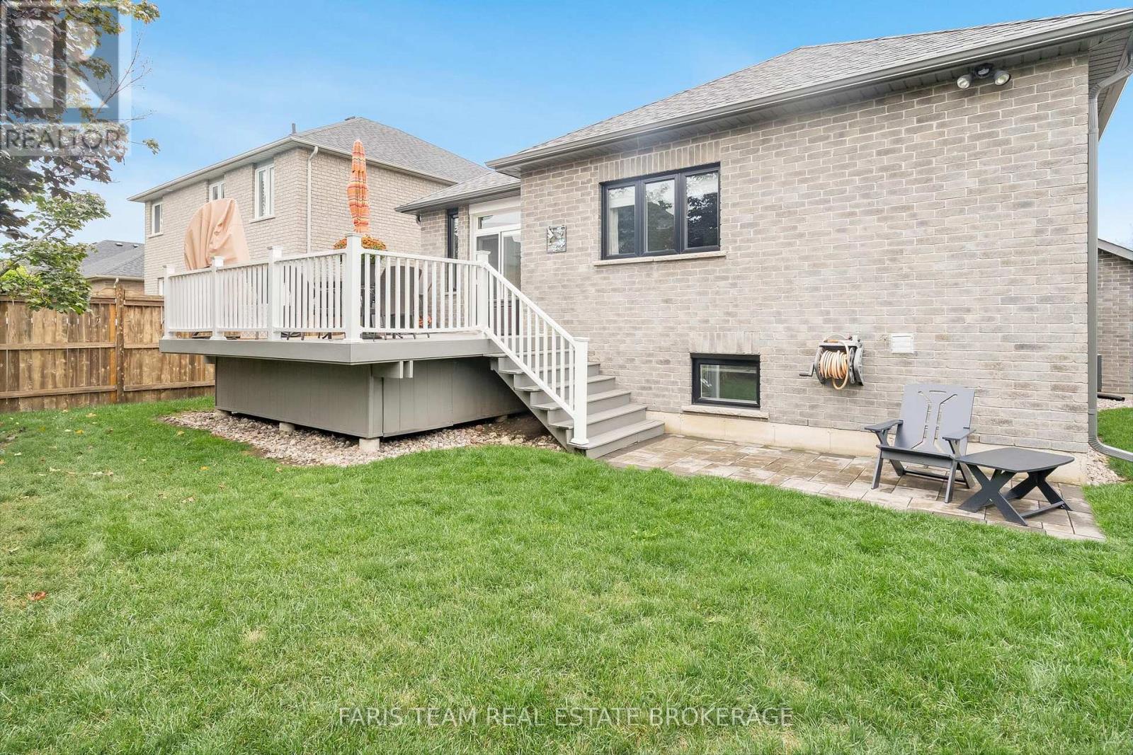 135 Sandringham Drive, Barrie, Ontario  L4N 0Y9 - Photo 36 - S12431464