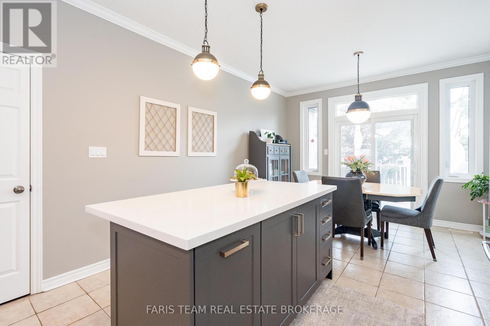 135 Sandringham Drive, Barrie, Ontario  L4N 0Y9 - Photo 8 - S12431464