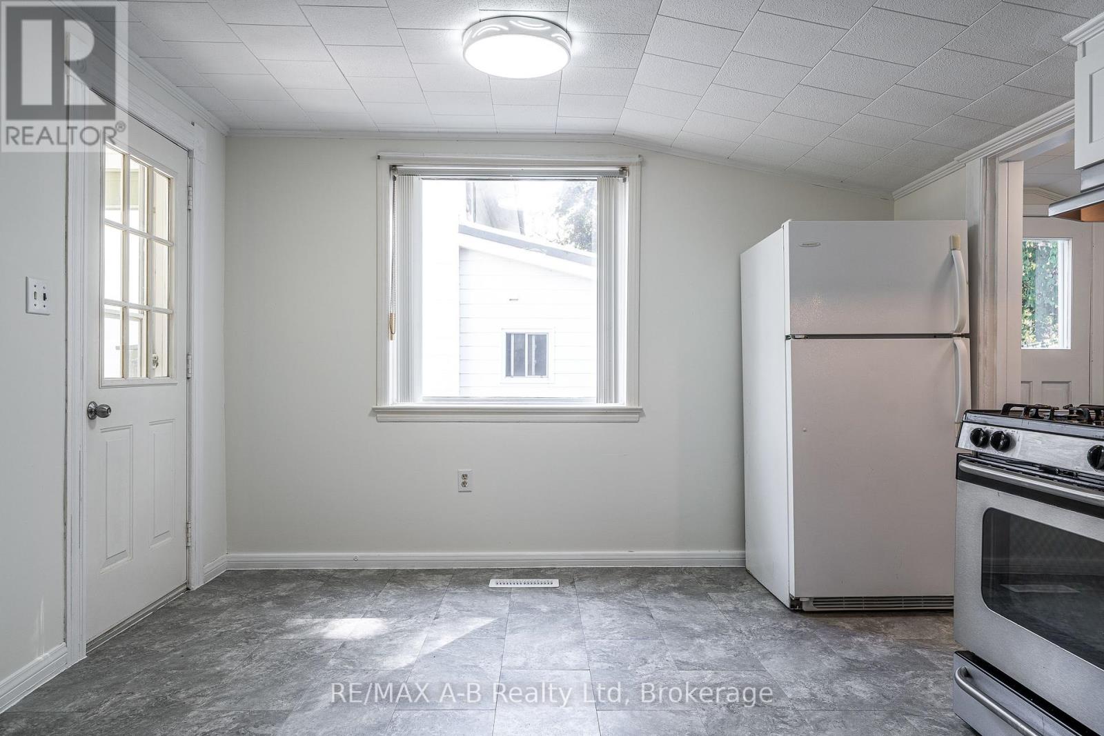 146 Church Street N, St. Marys, Ontario  N4X 1A0 - Photo 12 - X12431498