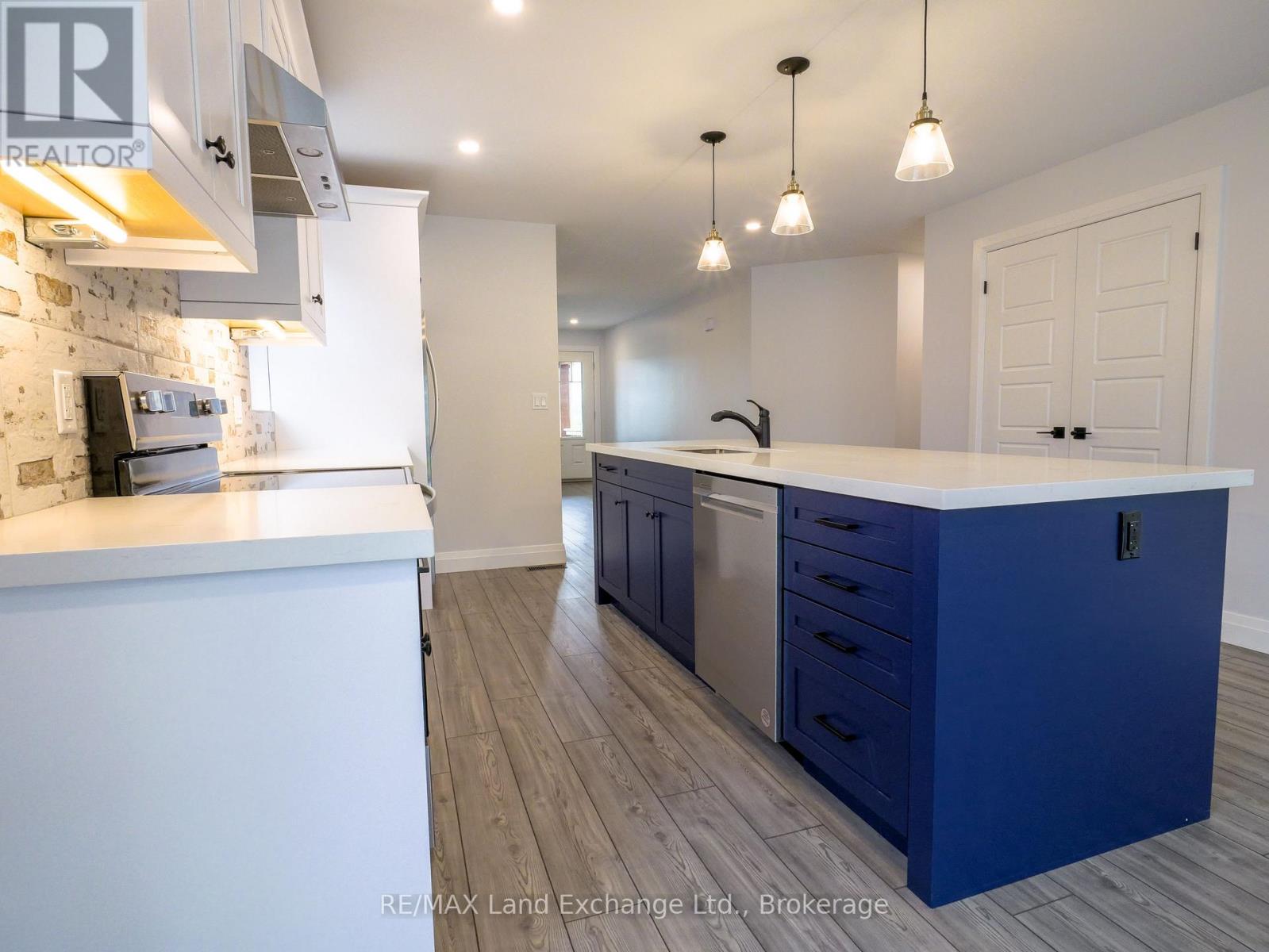 62 Eagle Court, Saugeen Shores, Ontario  N0H 2C3 - Photo 17 - X12431513