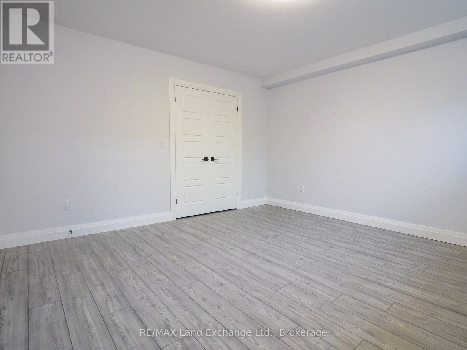 62 Eagle Court, Saugeen Shores, Ontario  N0H 2C3 - Photo 41 - X12431513