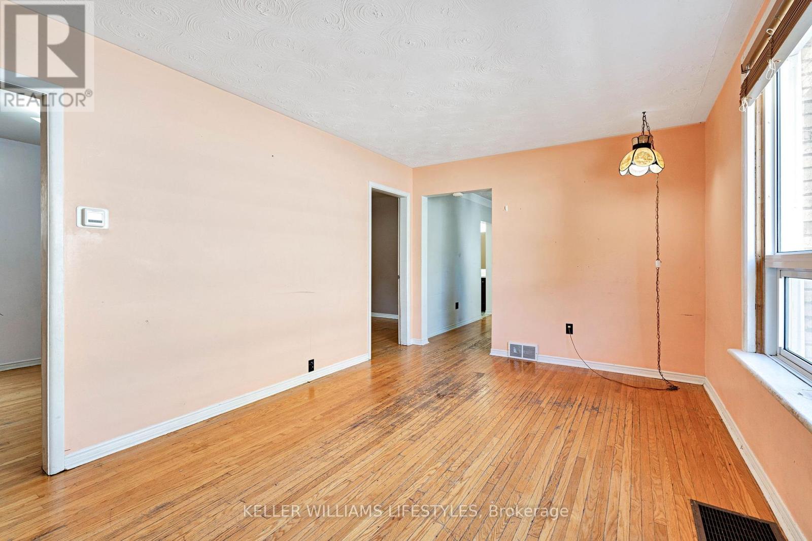 93 Dillabough Street, London East, Ontario  N5Z 2B9 - Photo 6 - X12431473