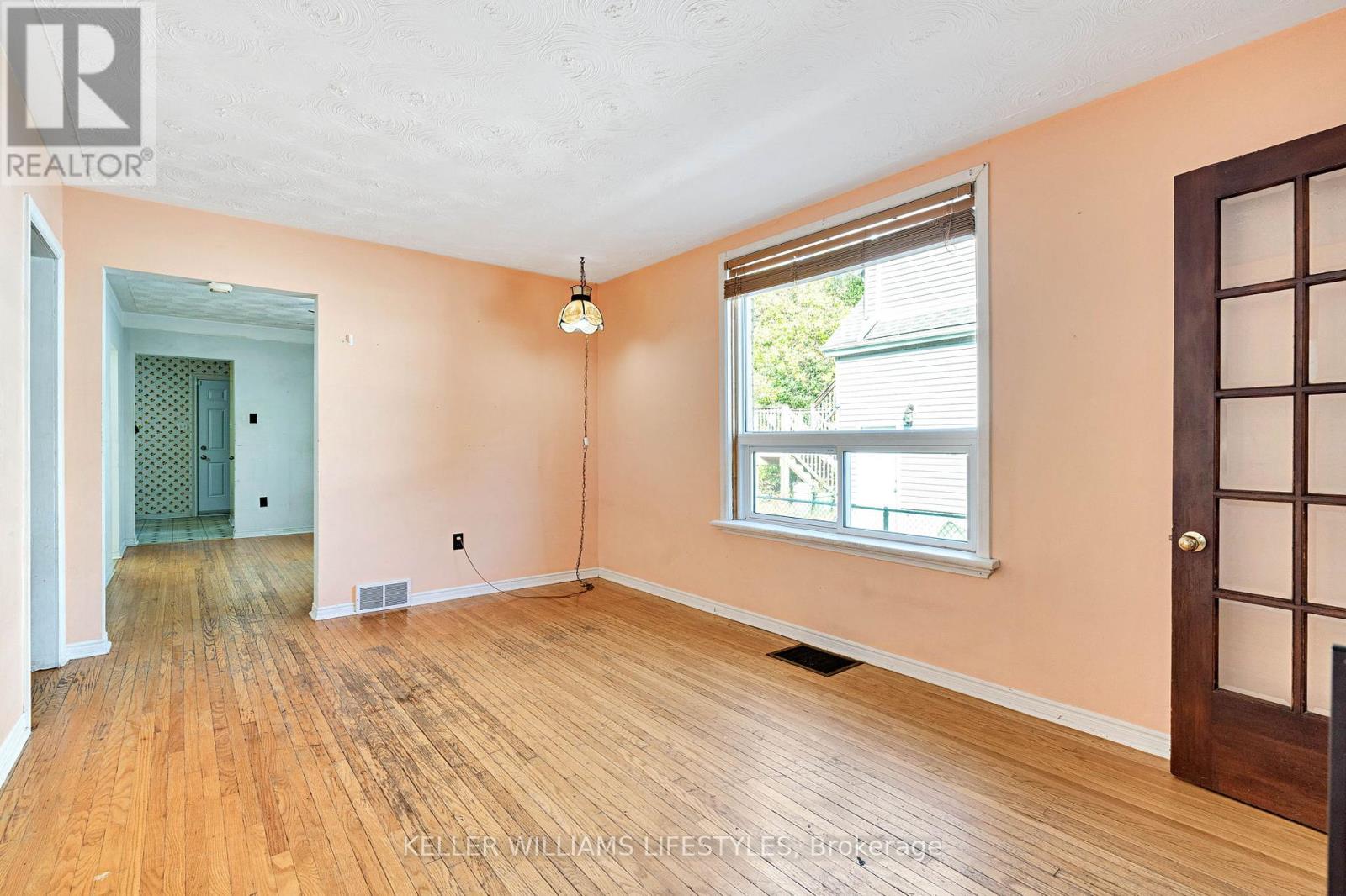 93 Dillabough Street, London East, Ontario  N5Z 2B9 - Photo 7 - X12431473