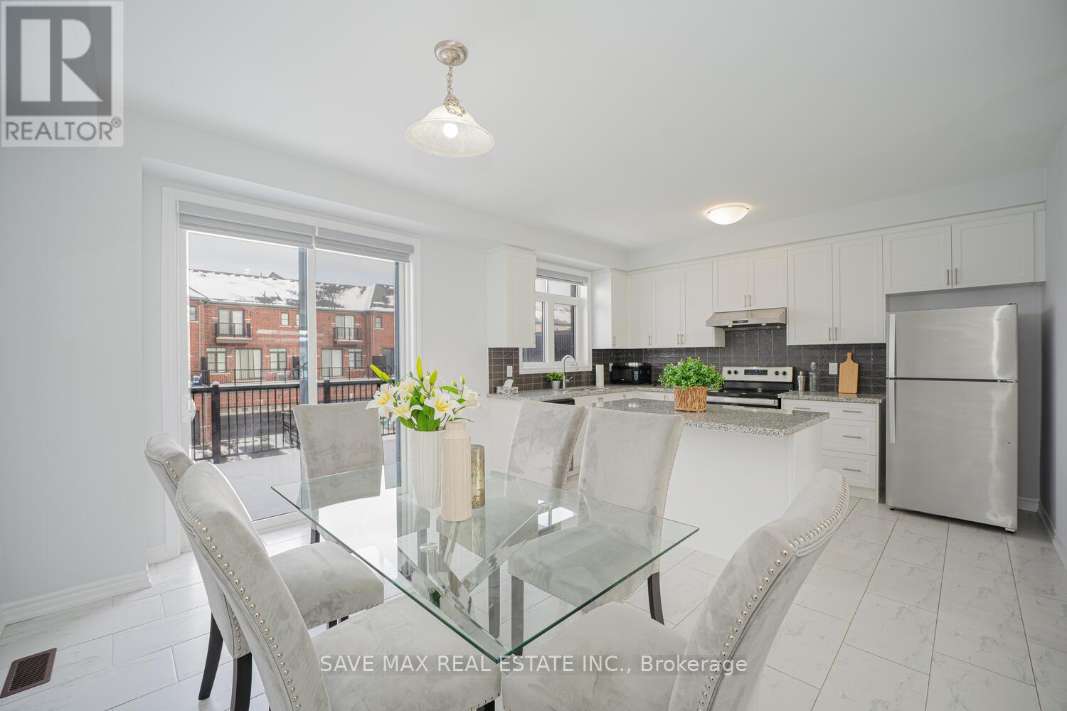 77 Minnock Street, Caledon, Ontario  L7C 4K8 - Photo 13 - W12431468