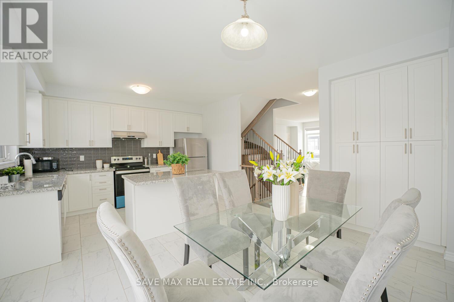 77 Minnock Street, Caledon, Ontario  L7C 4K8 - Photo 14 - W12431468