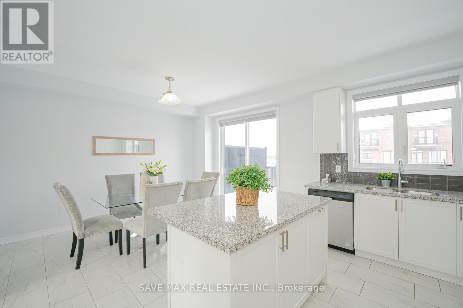 77 Minnock Street, Caledon, Ontario  L7C 4K8 - Photo 15 - W12431468