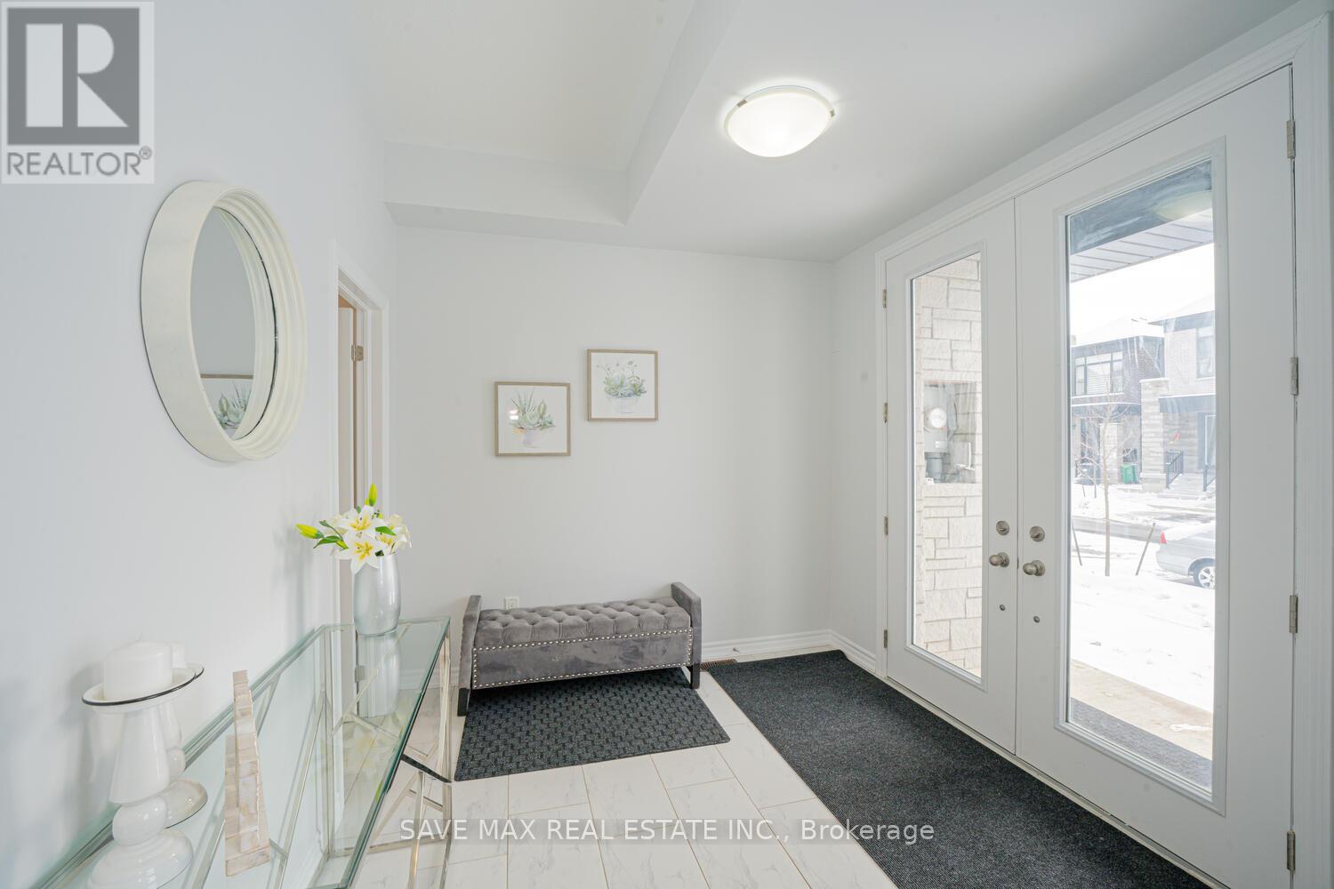 77 Minnock Street, Caledon, Ontario  L7C 4K8 - Photo 4 - W12431468