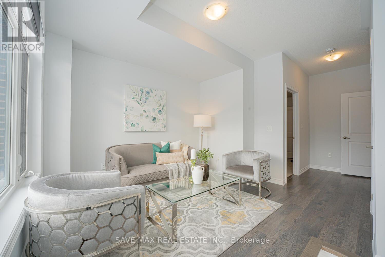 77 Minnock Street, Caledon, Ontario  L7C 4K8 - Photo 5 - W12431468